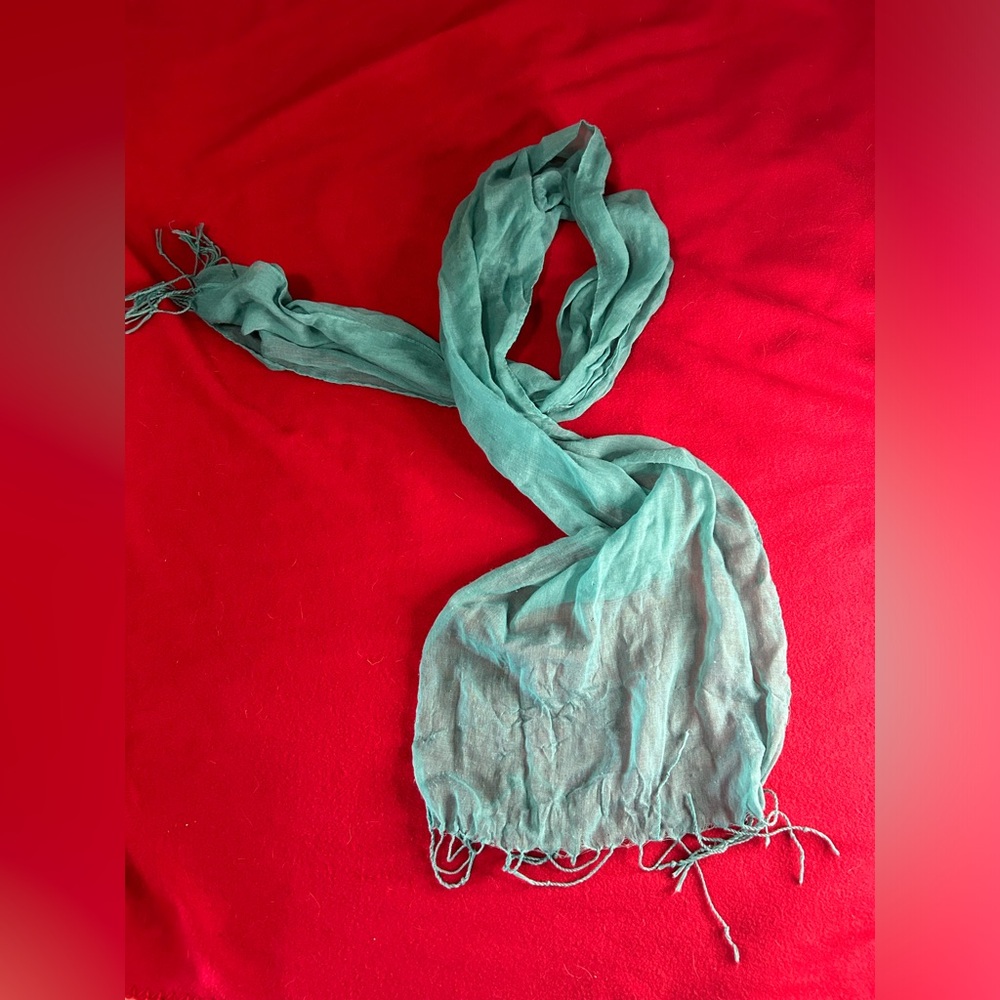 Small mesh blue scarf with tassels